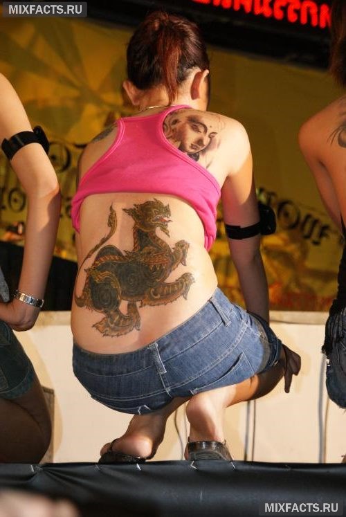 женские тату на спине в виде дракона