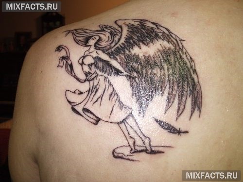 татуировка ангелов на лопатке