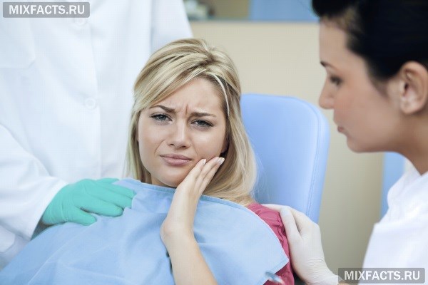 Почему зуб без нерва болит при надавливании? 