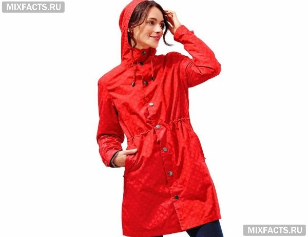 Плащ-дождевик – модные модели для взрослых и детей 