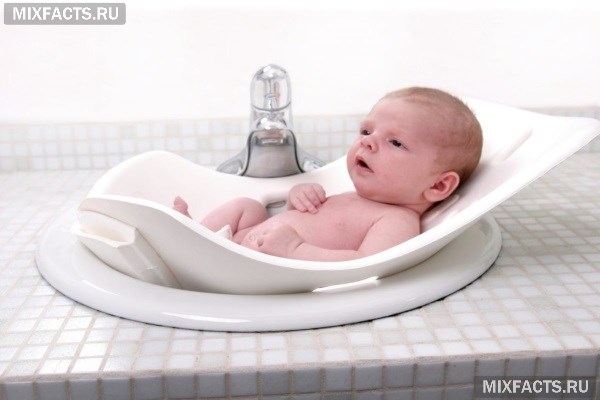Как подмывать новорожденного ребенка правильно?