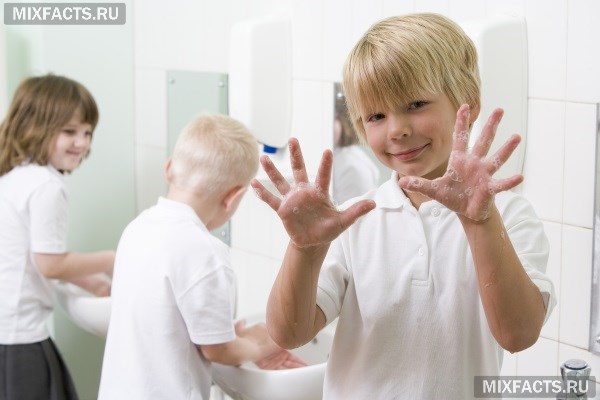Почему у ребенка облазит кожа на пальцах рук? 