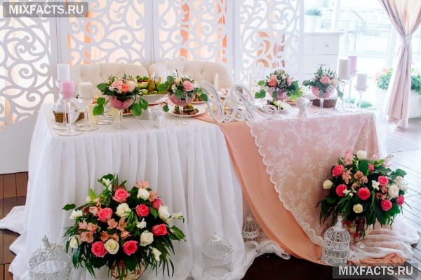 Оформление стола молодоженов – украшения, цветочные композиции, необычный декор 
