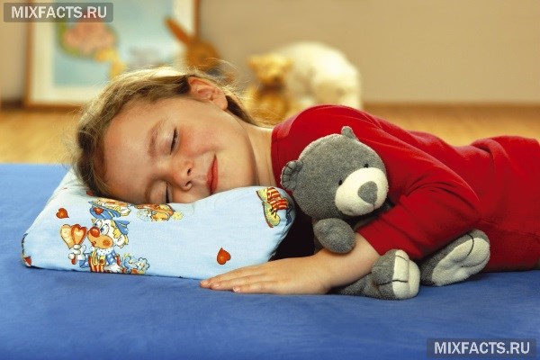 Нужна ли подушка ребенку и с какого возраста? 