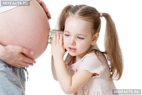 Почему ребенок икает в животе у беременной? 