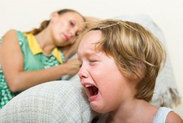 У ребенка в 2 года постоянные истерики – советы психологов по выходу из ситуации  