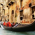 Гондола - единственное средство передвижения в Венеции