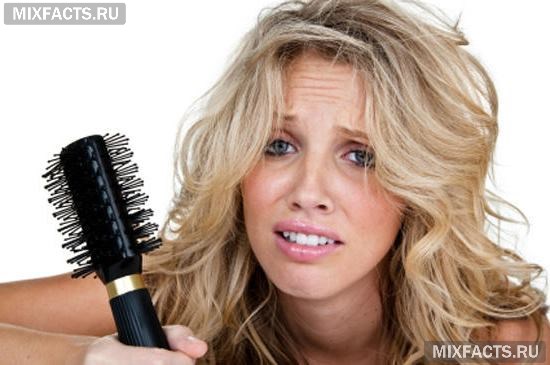 Многие женщины сталкиваются с проблемой выпадения волос