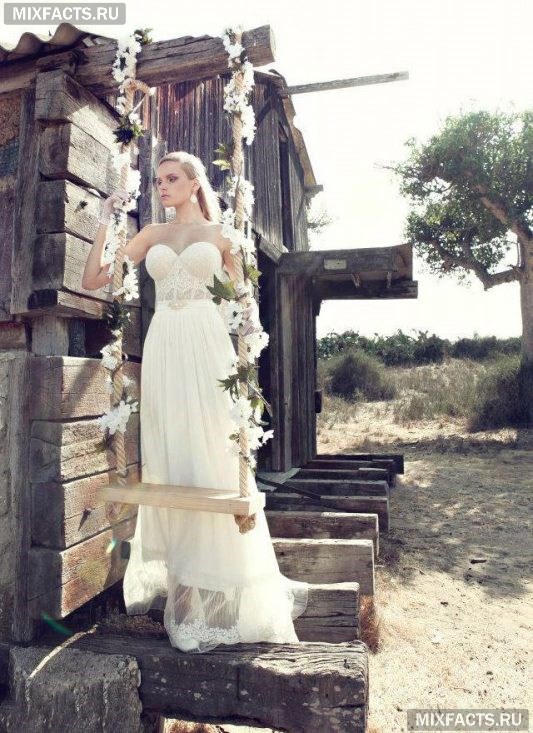 самое красивоекремовое  свадебное платье с декольте