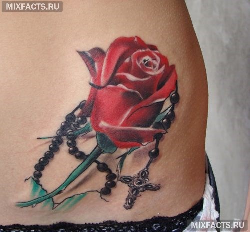 татуировка роза на животе