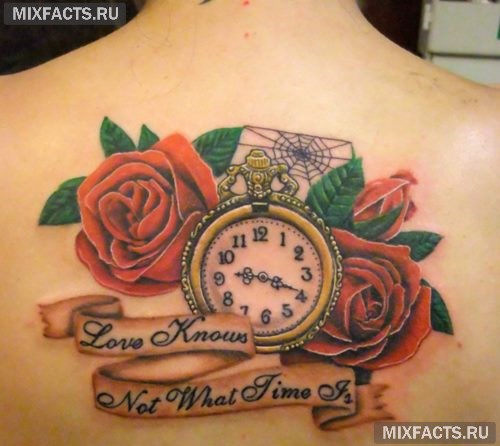 татуировка роза со словами на спине