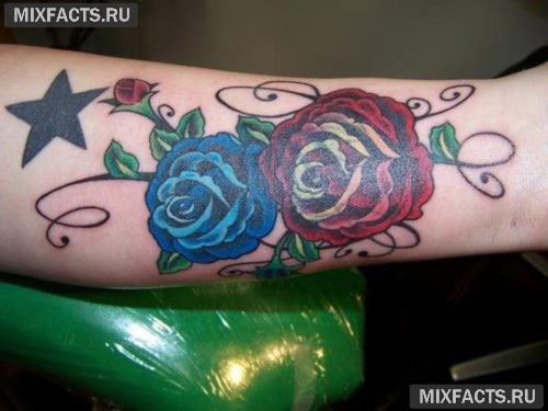 татуировка роза на руке